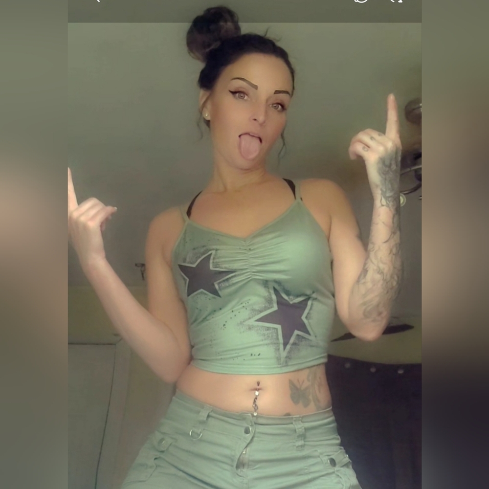Women's Army green short tank top with black stars Medium-sized
